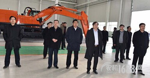 臨沂全市開發(fā)區(qū)項目建設(shè)考核組來山東常林集團(tuán)調(diào)研